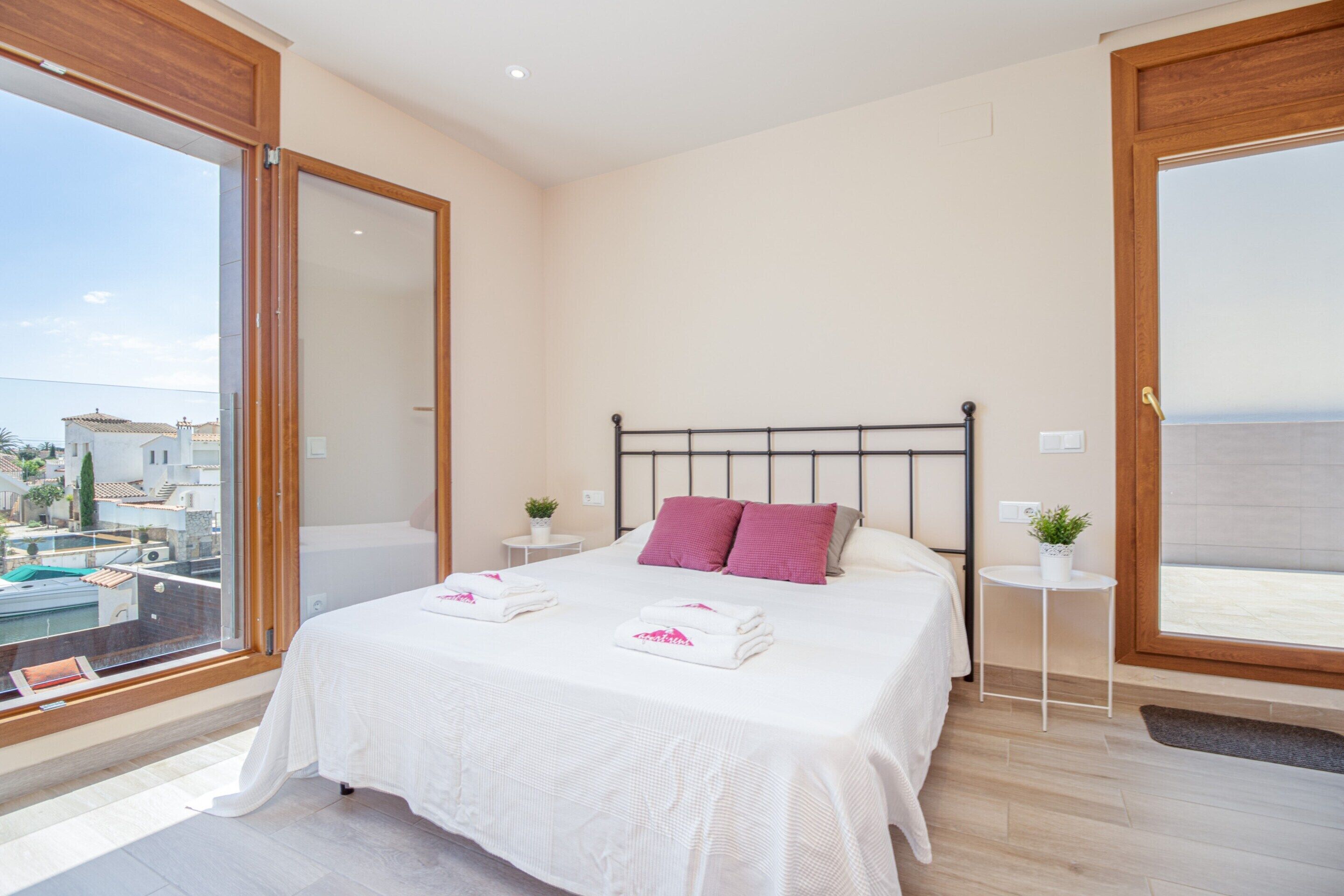 Villa | 4 bedrooms, iron/ironing board