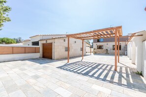 Villa | Exterior - Villa in Empuriabrava With Pool & Boat Mooring (Castello d'Empuries)