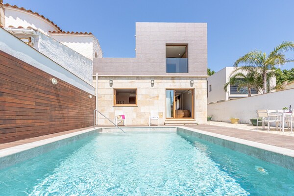 Villa In Empuriabrava With Pool & Boat Mooring - Empuriabrava