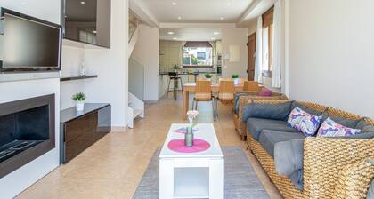 Villa in Empuriabrava With Pool & Boat Mooring