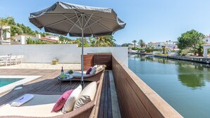 Villa | Exterior - Villa in Empuriabrava With Pool & Boat Mooring (Castello d'Empuries)