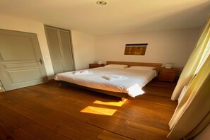 บ้านพัก | 4 ห้องนอน, ตกแต่งพิเศษโดยเฉพาะ, ผ้าปูที่นอน