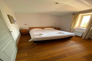 Rumah | 4 kamar tidur dan dilengkapi dengan perabotan berbeda-beda