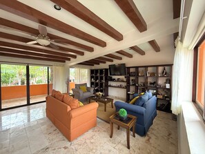 Smart TV, books, stereo - Ranch with 3-bedrooms and phenomenal natural spaces in Baca Yucatán México (Baca)