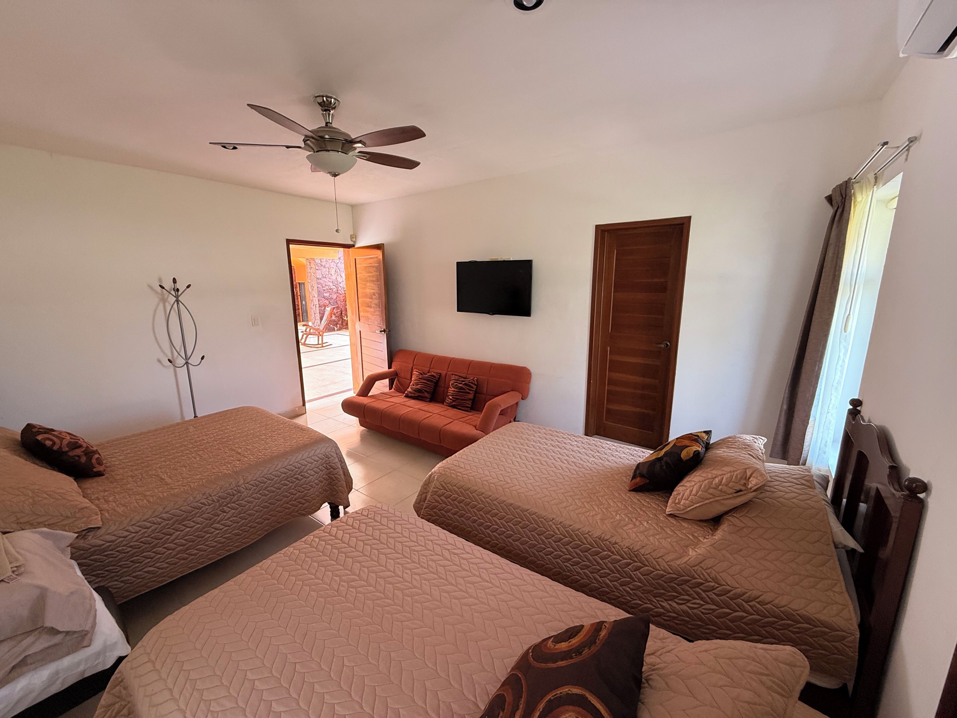 3 bedrooms, iron/ironing board, WiFi (free), bed sheets
