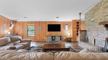Smart TV y chimenea