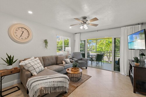 Luxury condo Getaway/JW Marriott area/Beach access/NO Extra Fees