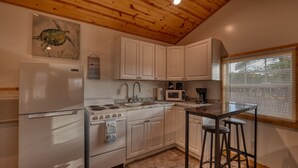Coffee/tea maker, fridge, microwave, oven - Charming & Cozy 1-bedroom cottage at Seneca Lake, Senecaville. OH (Senecaville)