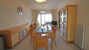 Apartment | Dining - Apartment in Empuriabrava With Lake Views (Castello d'Empuries)