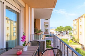 Apartment | Outdoor dining