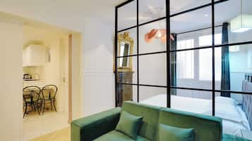 Leilighet | Skrivebord for bærbar PC, strykejern/-brett og sengetøy