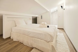 Apartment | 1 bedroom, laptop workspace, iron/ironing board, bed sheets