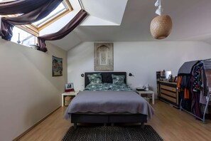 4 bedrooms, iron/ironing board