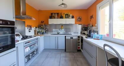 Trackside Retreat - Ideal Base in Le Mans