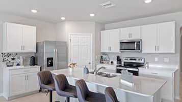 Mikrowelle, Ofen, Herdplatte, Geschirrspüler