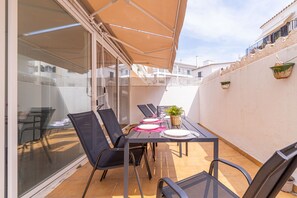 Apartment | Outdoor dining