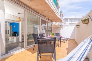 Apartment | Outdoor dining
