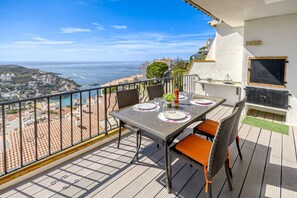 Apartment | Balcony - Apartment in Rosas Near Beaches & Nature (Roses)