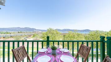 Apartment | Outdoor dining