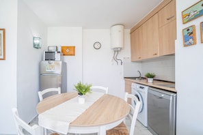 Apartment | Private kitchen | Electric kettle - Apartment in Empuriabrava Near Sandy Beach (Castello d'Empuries)