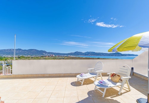 Apartment in Empuriabrava Near Sandy Beach