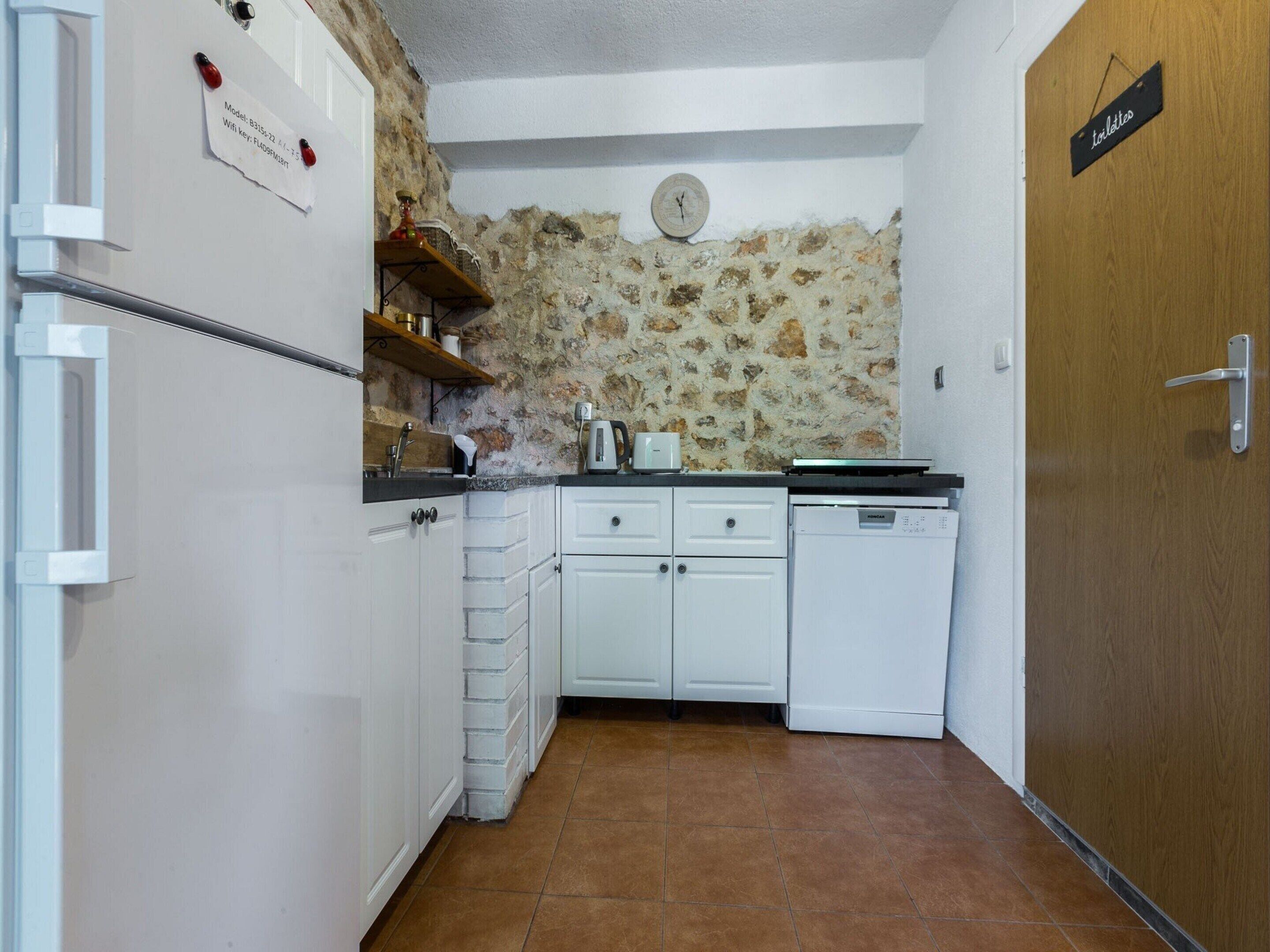 House | Private kitchen | Fridge, microwave, oven, stovetop