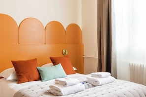 House | Laptop workspace, iron/ironing board, bed sheets