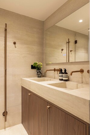 Apartment | Bathroom