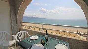 House | Outdoor dining