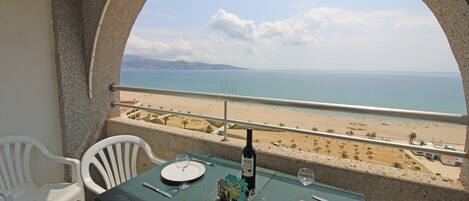 House | Outdoor dining