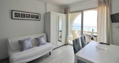Modern 1-bedroom Apartment With Terrace