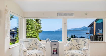 6 Mi to Main St: Oceanfront Cottage in Ketchikan