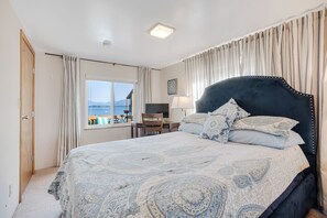 3 bedrooms, desk, iron/ironing board, travel crib - 6 Mi to Main St: Oceanfront Cottage in Ketchikan (Ketchikan)
