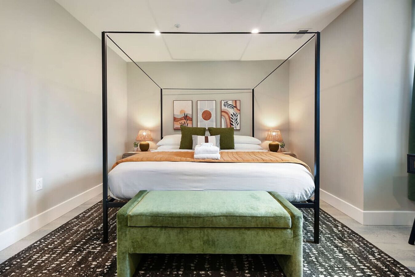 4 Schlafzimmer, Schreibtisch, Bügeleisen/Bügelbrett, Reisekinderbett