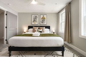 4 Schlafzimmer, Schreibtisch, Bügeleisen/Bügelbrett, Reisekinderbett