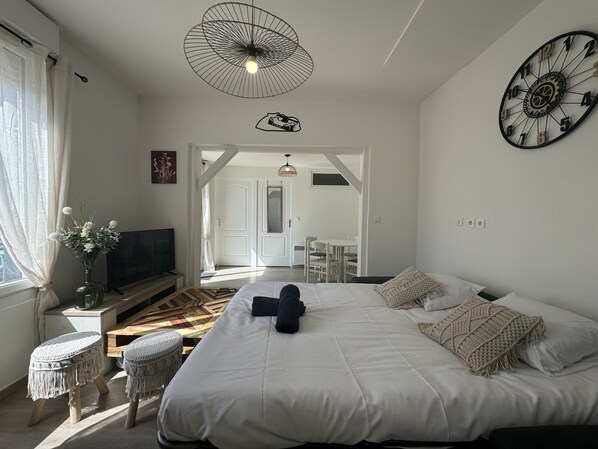 House | 2 bedrooms, iron/ironing board - House in Le Mans With Private Courtyard (Le Mans)