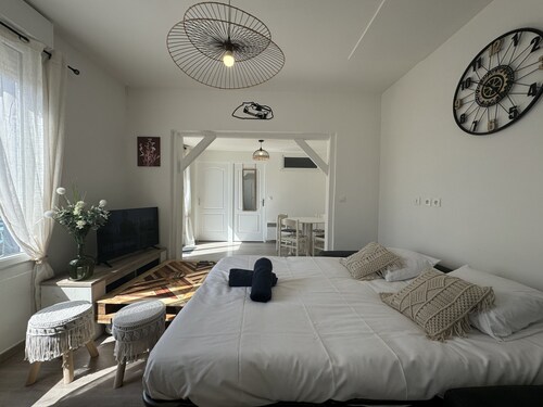 House in Le Mans With Private Courtyard