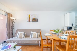 Apartment | Living room - Empuriabrava Apartment With Pool, Parking (Castello d'Empuries)