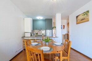Dining - Apartment in Empuriabrava Near the Beach (Castello d'Empuries)