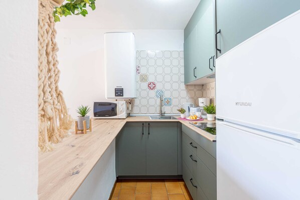 Apartment | Private kitchen - Empuriabrava Apartment With Pool, Parking (Castello d'Empuries)