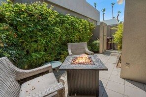 Terrace/patio - New! Beautiful Mountain-View in PGA West – 1 month Minimum Breathtaking home you’ll love to be in. (La Quinta)