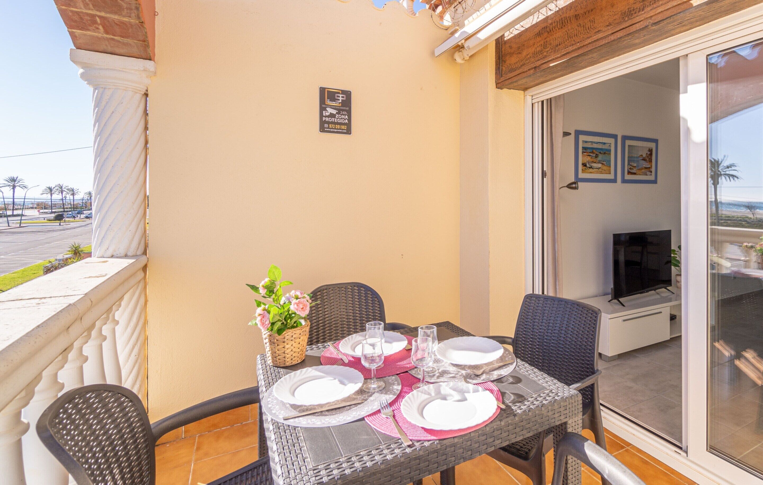 Apartment | Outdoor dining