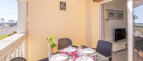 Apartment | Outdoor dining