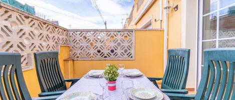 تناول الطعام بالخارج