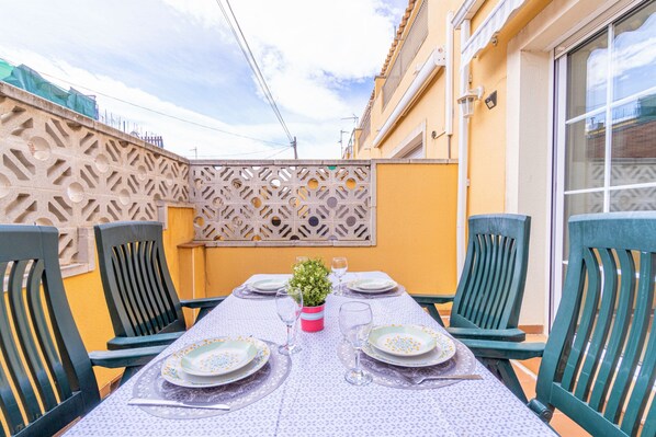 Mobile Home | Outdoor dining