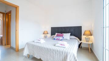 2 bedrooms, iron/ironing board