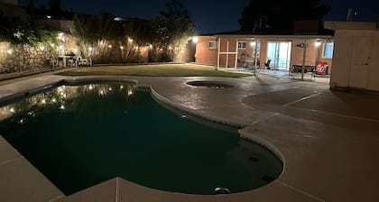 Sunny El paso family stay and Pool