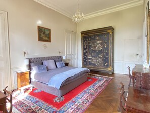 7 bedrooms, iron/ironing board