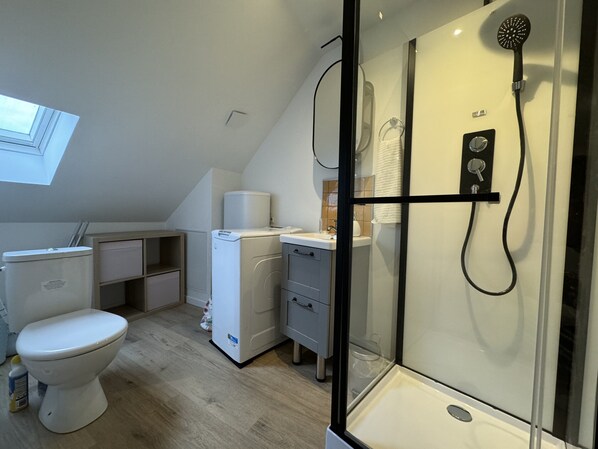 Apartment | Bathroom - Modern Comfort in the Heart of Le Mans (Le Mans)