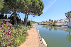 Exterior - Villa in Empuriabrava With Private Pool (Castello d'Empuries)